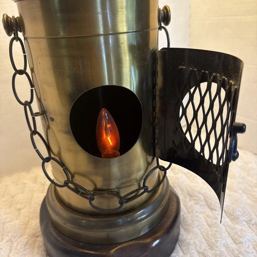 VTG MCM Nautical Brass Tone 2 Light  Maritime Flicker Lantern Table Lamp Coastal